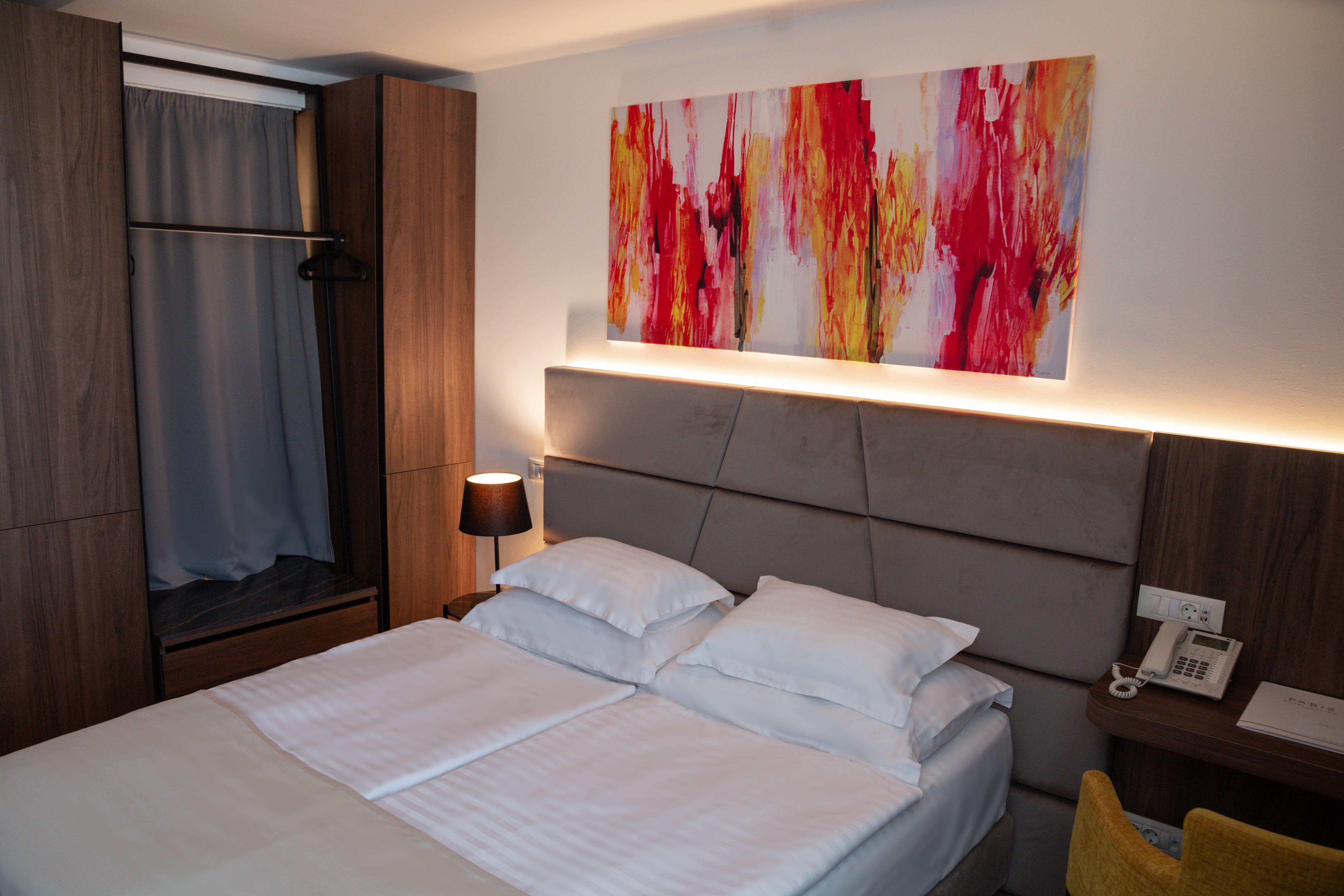 Paris 4*