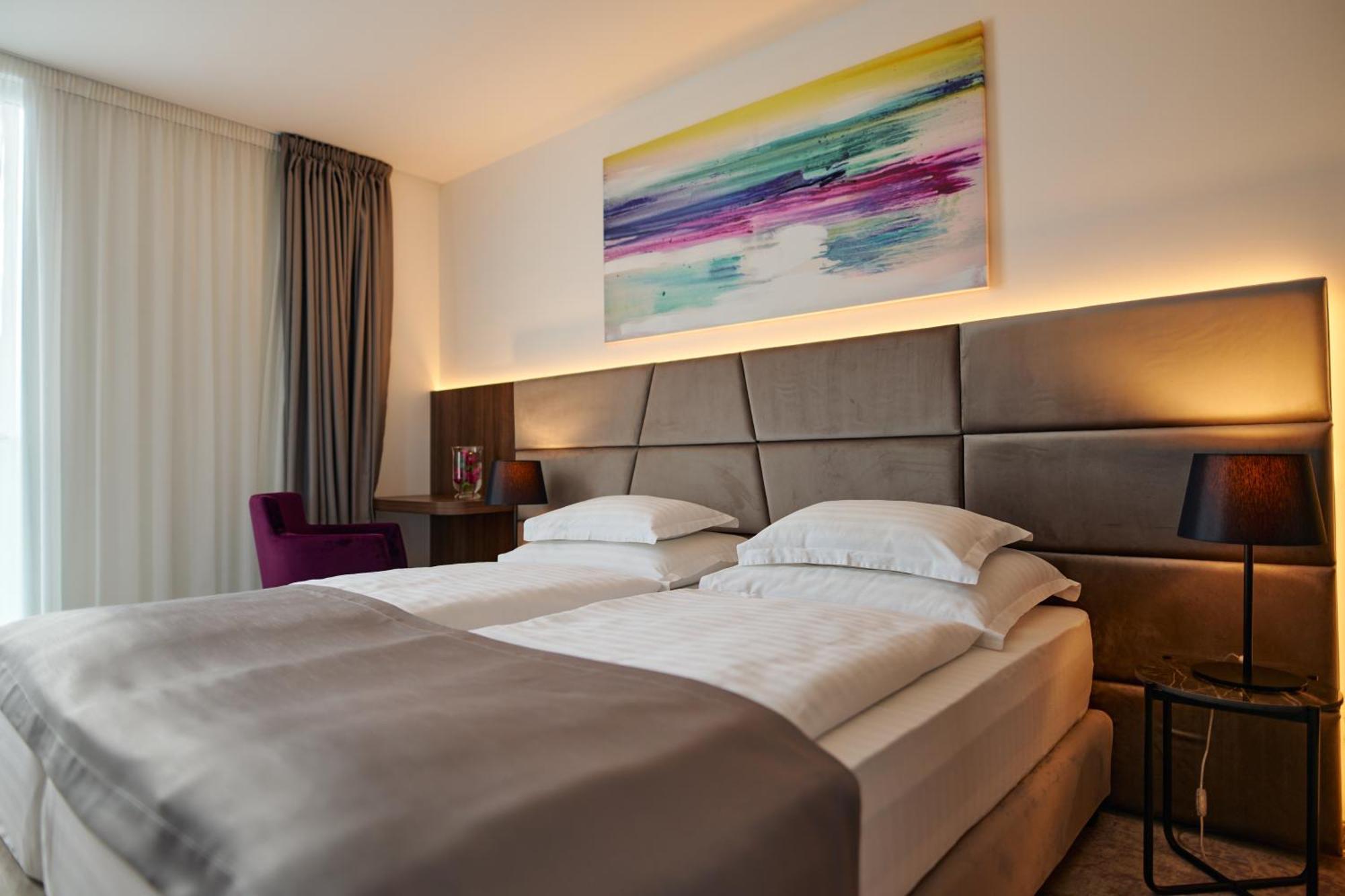 Paris 4*