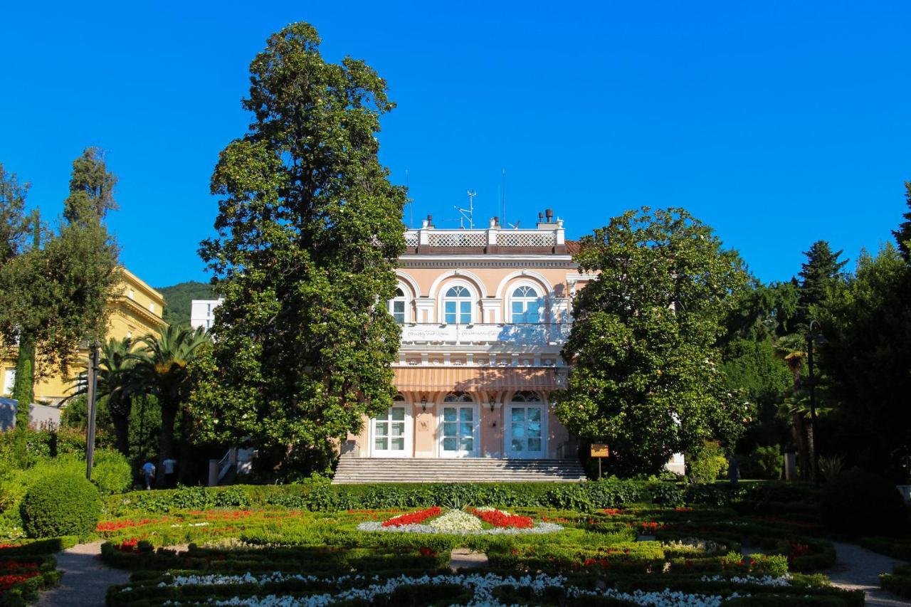 Paris Szálloda